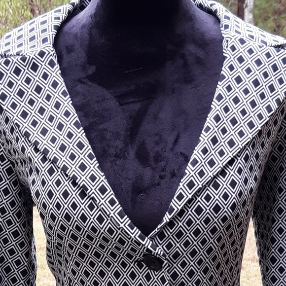 NWOT BLACK AND WHITE BLAZER - Picture 3 of 5